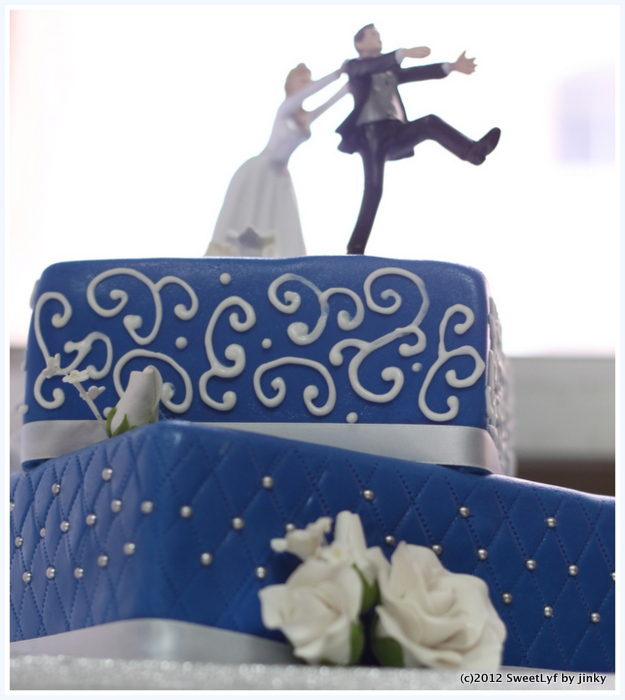 Royal_Blue_Wedding_Cake-010